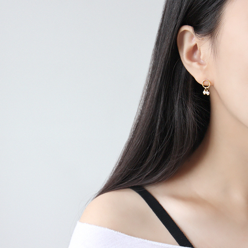 Asymmetry Shell Pearls Green CZ 925 Sterling Silver Stud Earrings - Gambar 4