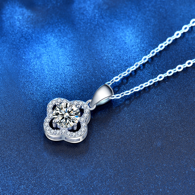 Women Moissanite CZ Hollow Four Leaf Clover Lucky 925 Sterling Silver Necklace - Gambar 3