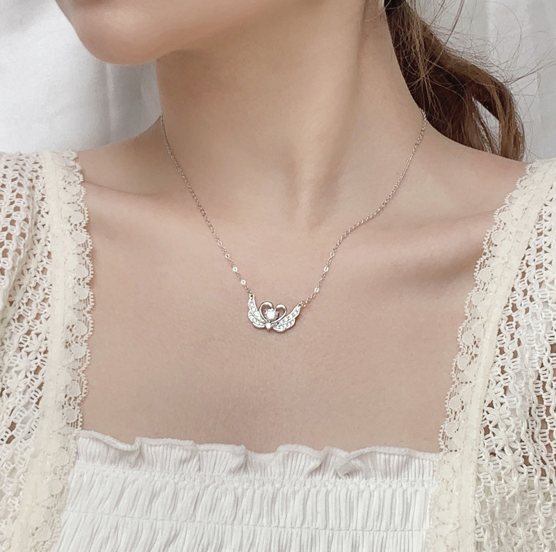 New Moissanite CZ Swan 925 Sterling Silver Necklace - Gambar 4